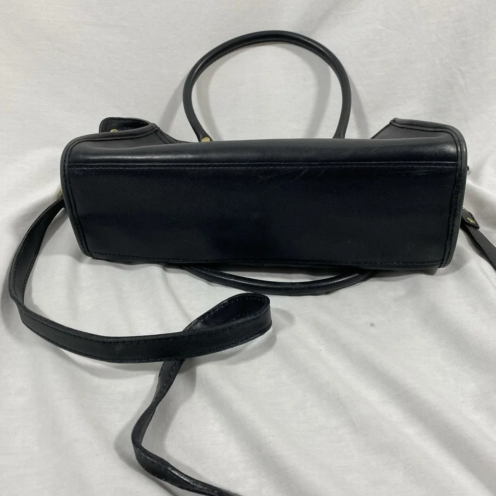 Liz Claiborne Navy Blue Vintage Leather Crossbody Handbag 90s